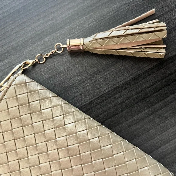 Virginia Wolf Gold Clutch - Picture 2 of 4